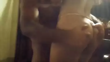 Bhabhi Ki Gand Daba Kar Garm Choot Se Pani Nikal With Li Ya