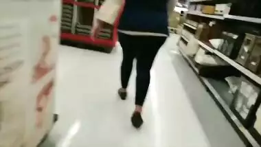 Huge butt Tamil Walmart employee