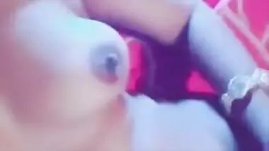 Married Indian girl shows tits but the video isn't for husband