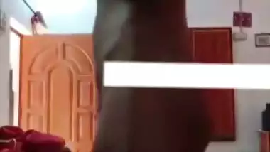 18 yr old Bihari girl gets naked in an Indian girl nude MMS