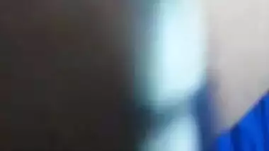 Inside car Bhabi ki chut m ungli ki or boobs dbaye and handjob too -1