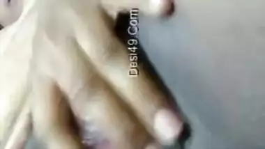 Inventive Desi aunty uses selfie stick while recording XXX masturbation