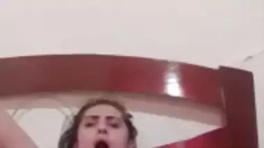 Super hot Desi XXX slut plays with her pussy and sucks her boyfriend’s cock MMS