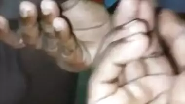 Fatty Desi chick gives a wet XXX blowjob to her house owner MMS