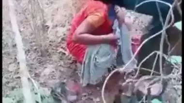 Village aunty is caught fucking outdoor with brother of hubby, Desi mms