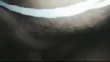 Tamil aurat ne apne pati ke dost se chut chudai ki