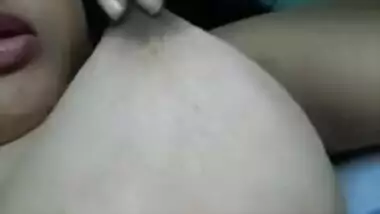 Desi lady licks nipples and not every girl can do such a porn thing