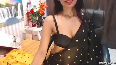 Desi girl Mahi in black saree erotic show