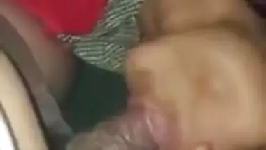 Desi Randi slut enjoys XXX blowjob and getting it on vaginally in bed