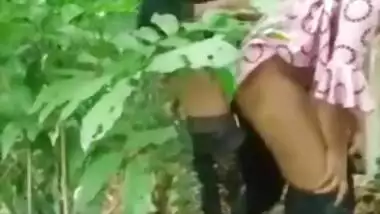 Bangladeshi college girl sex with classmate in jungle, mms desi outdoor sex