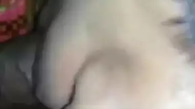 ye hindu hmari offis me kam karti our hmara land bhi chusti