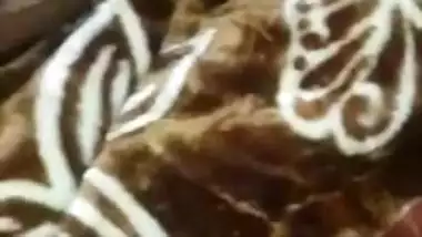 Cute chubby Desi wife poses nude for amateur XXX video with hubby