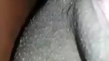 Desi girl exposes XXX body parts on camera for man making MMS video