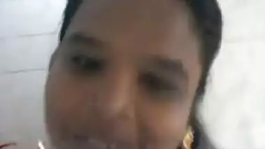 Mallu Bhabhi Shows Her Boobs and Pussy