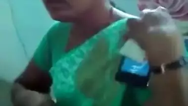 Meeting with young man takes Desi MILF in green saree to show XXX boobs