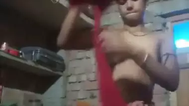 Village lady records her hairy pussy in desi nude MMS