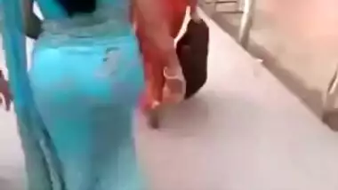 Indian sarisex / Desi big ass in blue saree for you warm cum