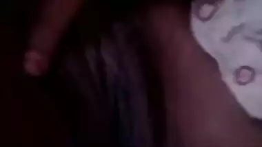 Amateur Desi porn actress flashes her hairy cunt and spreads XXX labia