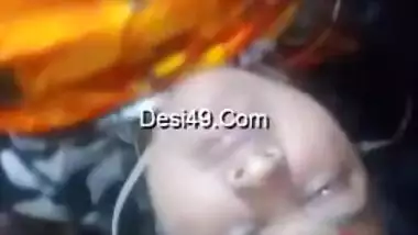 Kissable young woman pulls sari up and leaks natural tits in sex video