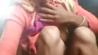 Desi minx undresses to flash her nude slender body and XXX pussy