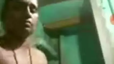 Horny client wants to see nude twat of XXX Desi model during show