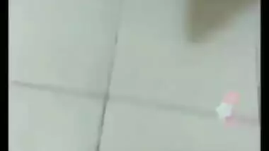 Desi girl wipes her XXX pussy in the shower turning it into sex show