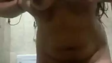 Big-boobed desi XXX wife showing her juicy nude body on cam MMS