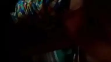 Desi MILF gives a XXX blowjob to man who makes MMS video in th dark