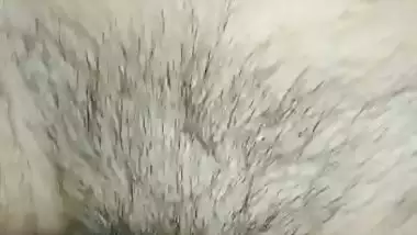 A guy fucks his GF’s pussy in the Hindi sexy bf video