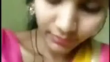 Beautiful Indian XXX girl showing her boobs on video call with her boyfriend
