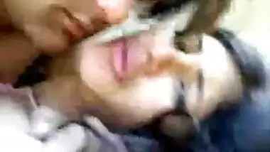 Sex HD video of an dilettante girlfriend enjoying an outdoor sex session