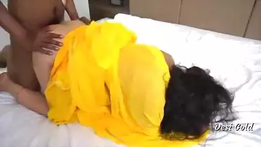 Saree mai chachi ki son ke dost se hardcore sex masti
