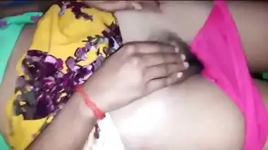 Amateur XXX video of Desi slut having sex with man of the house
