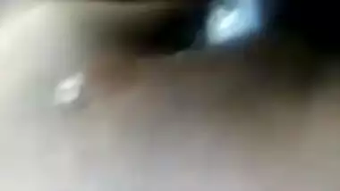 Man takes hot Desi girl outdoors for the sake of XXX sex in MMS video