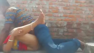 Fucked the neighbour Bhabhi on the roof of the house hot indian girl