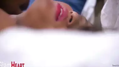 Indian centerfold with sexy tits and body takes part in XXX video